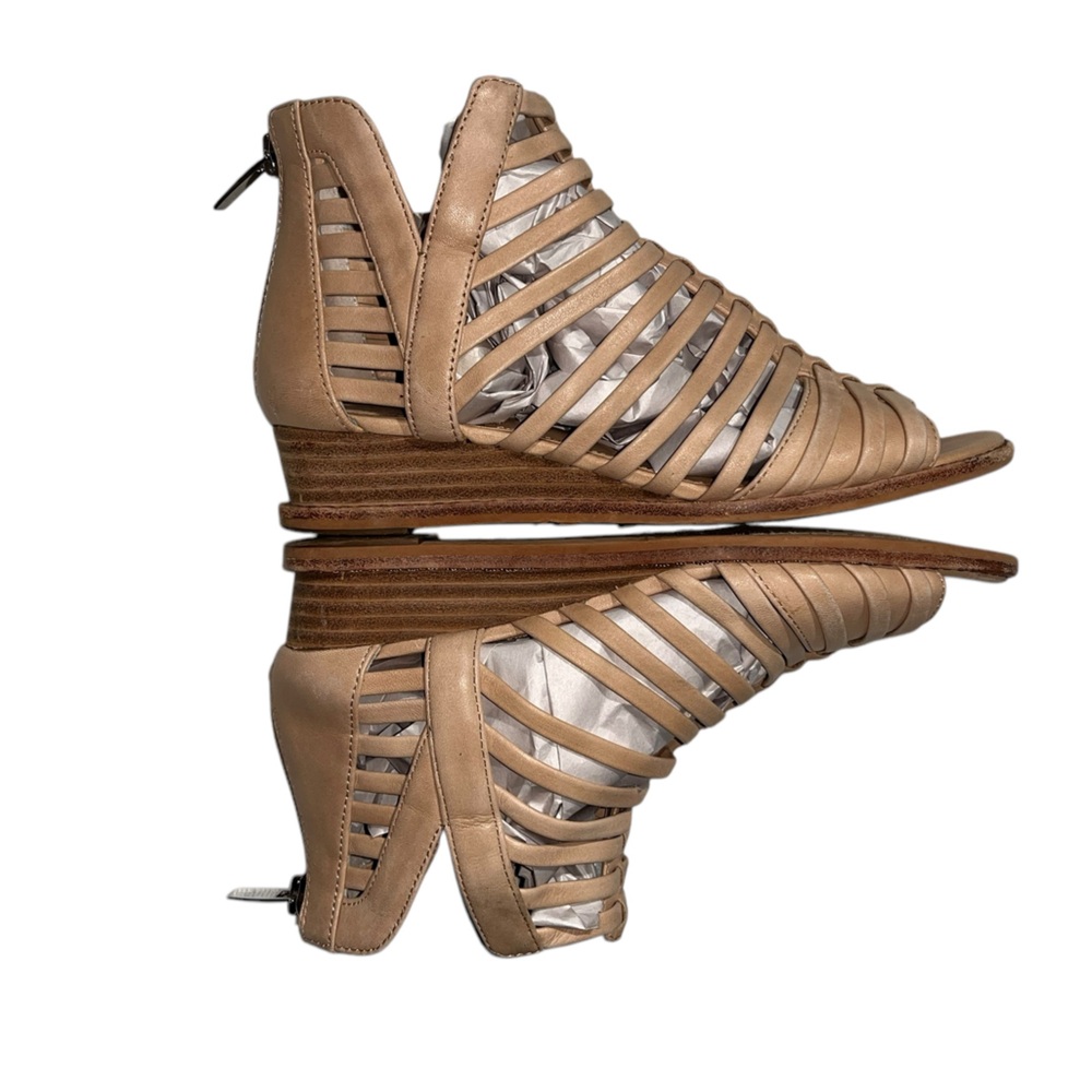 Vince Camuto Leather Gladiator Sandals with Back Zipper Size 7